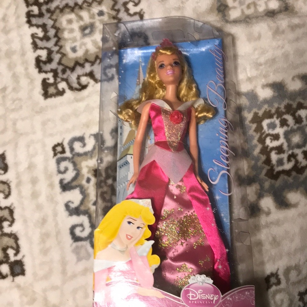 SLEEPING BEAUTY - Picture 4 of 8